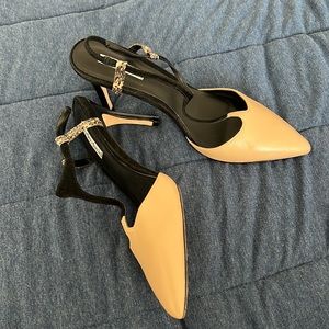 Charles David Shoes worn once Size 6.5 Heel 3”